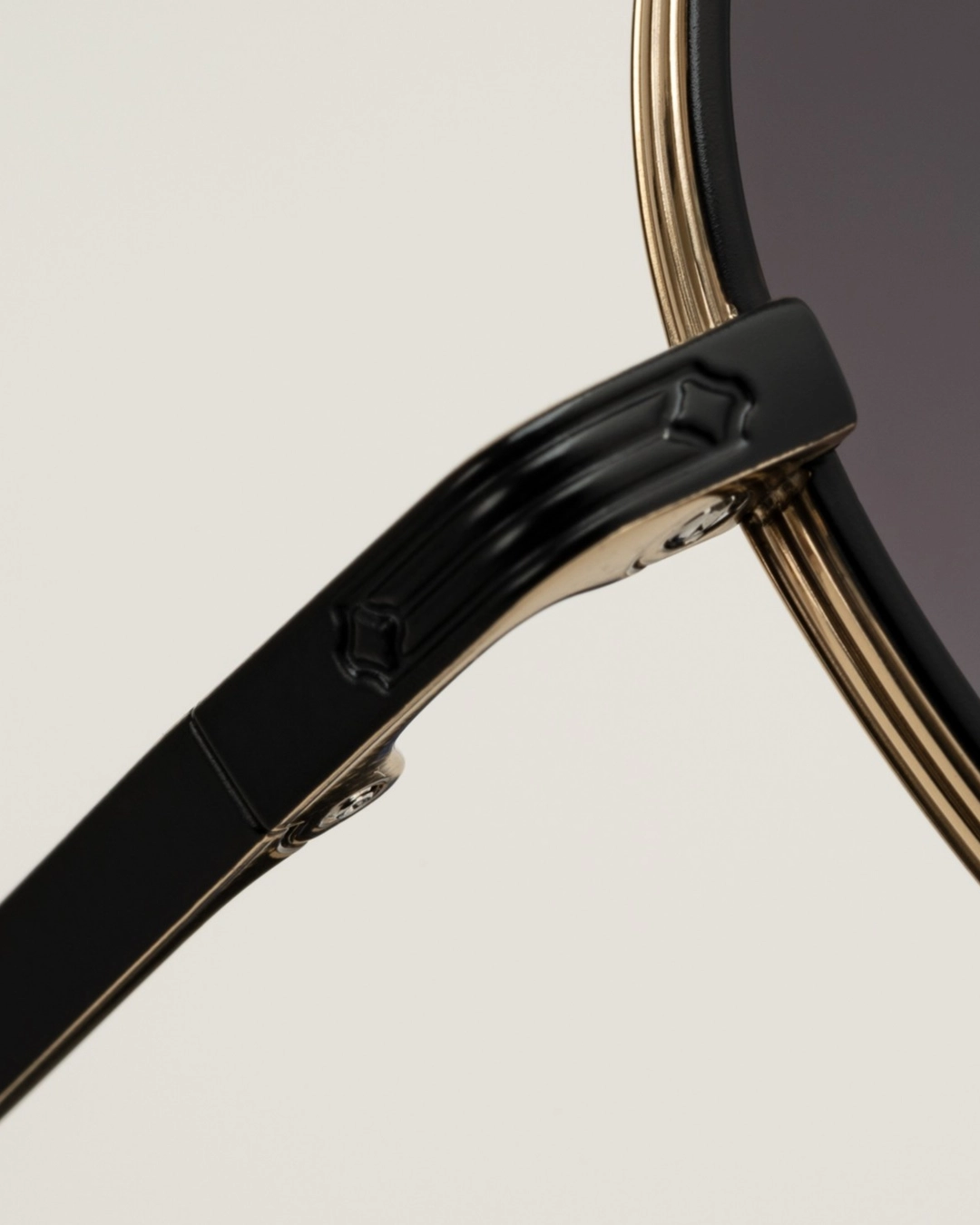 Einstoffen Solarpoet Black & Gold 49-18 140_04